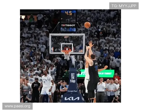 东契奇绝杀詹姆斯盛赞大场面